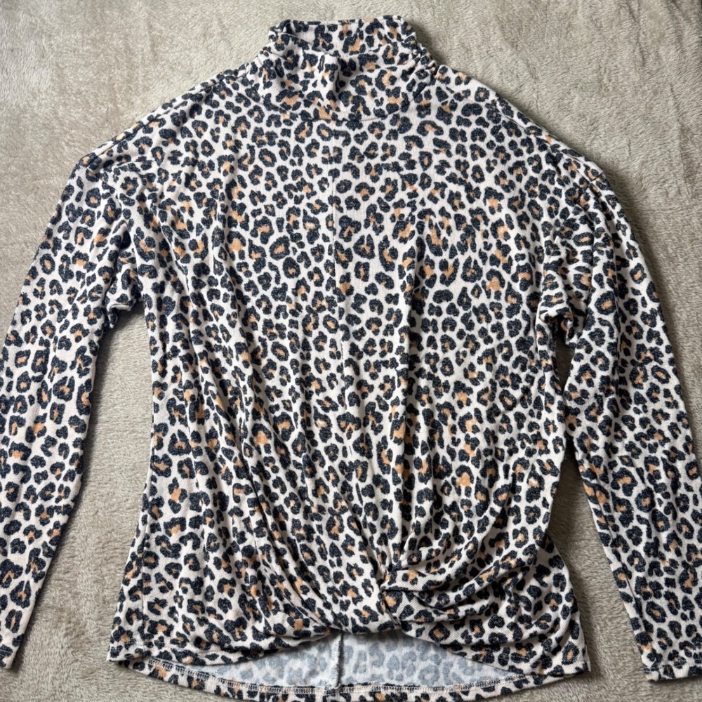 Jennifer Lopez Leopard Print Mock Neck Twist Front Long Sleeve Top Medium